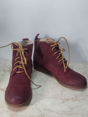 GeeWawa Wine Suede Lace-Up Ankle Boots with Tan Laces Size 8.5